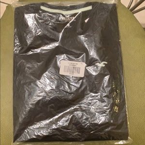 Hollister black tee’s